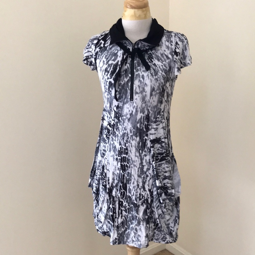 Kensie small white/ grey multi  quarter zip shirt sleeve dress.